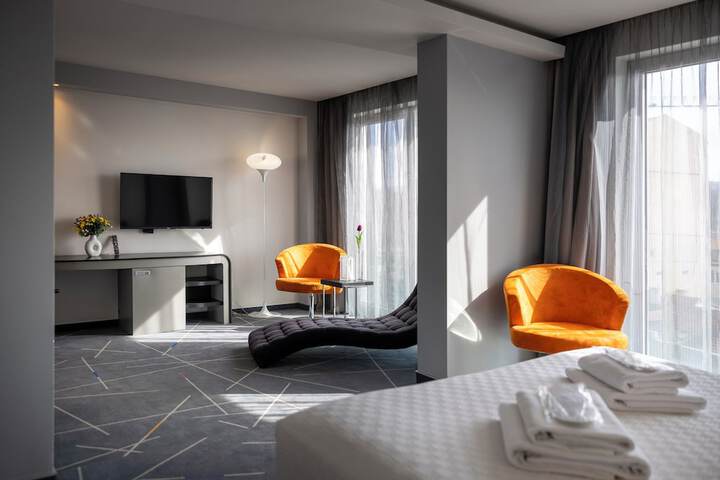 Room 13 of 35