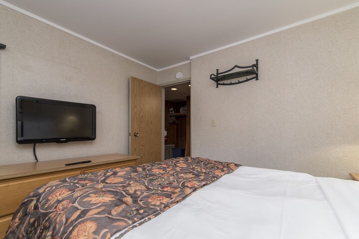Room 4 of 36