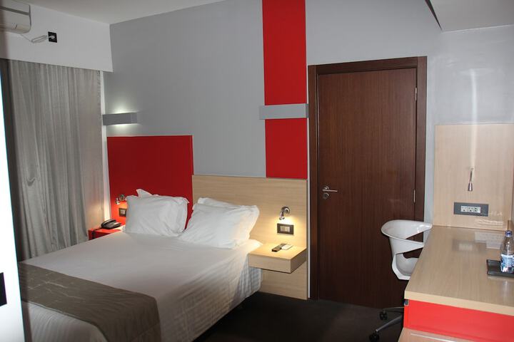 Room 12 of 34