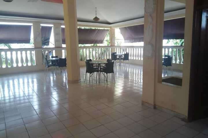 Dining 7 of 15