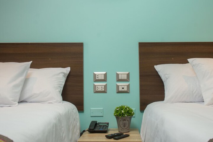 Room 9 of 32