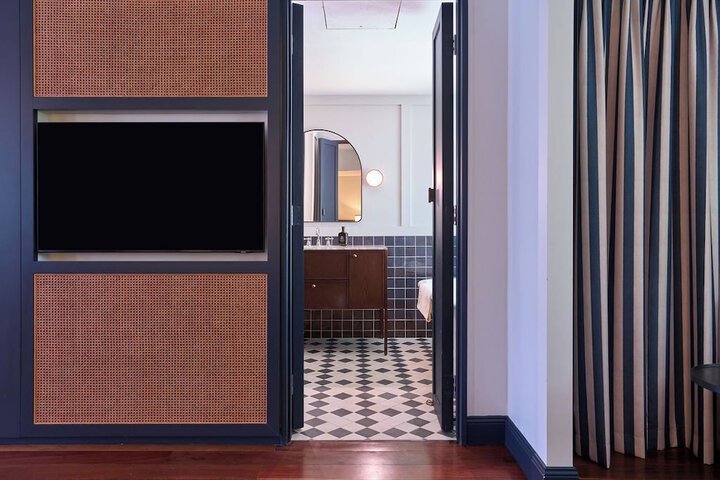 Room 11 of 40