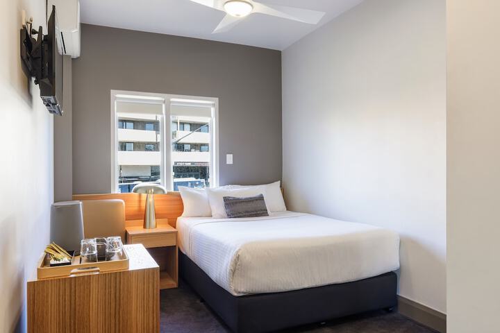 Room 2 of 35
