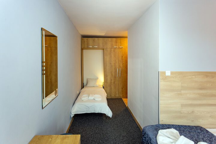 Room 11 of 110