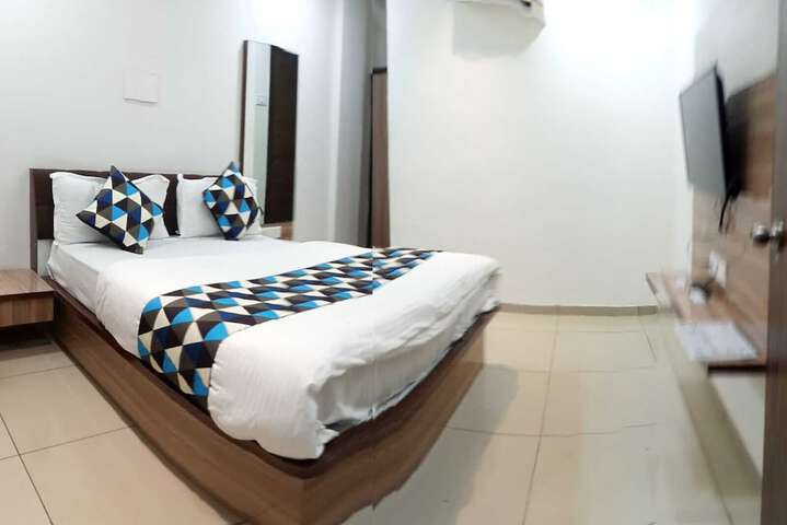 Room 14 of 40