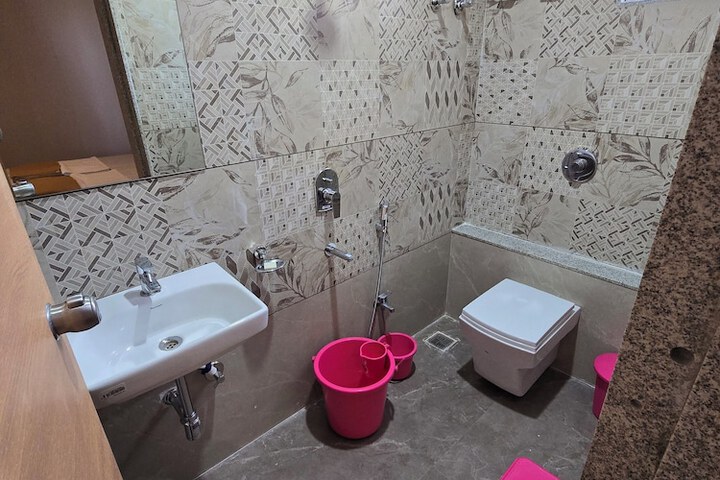 Room 5 of 7