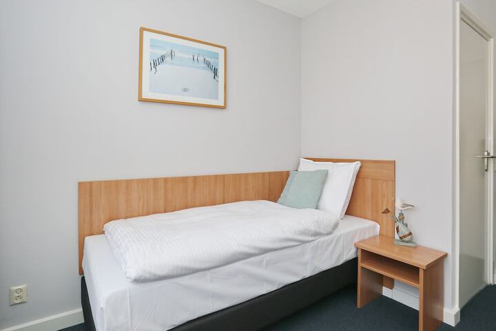 Room 10 of 40