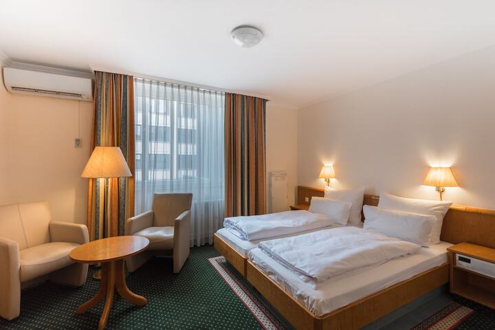 Room 5 of 27