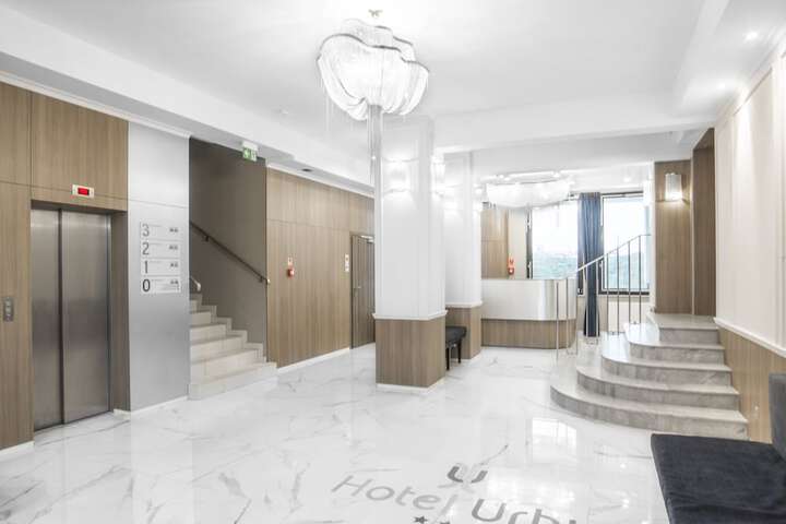 Ballroom/Hall 30 of 37