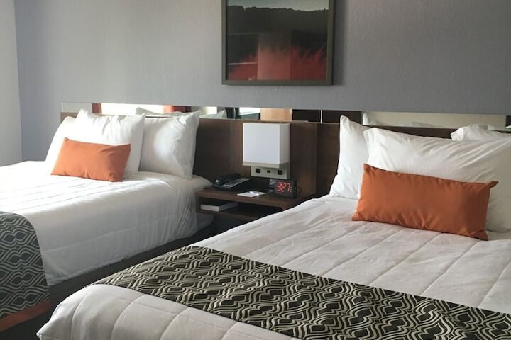 2 Queen Beds (6 of 33)