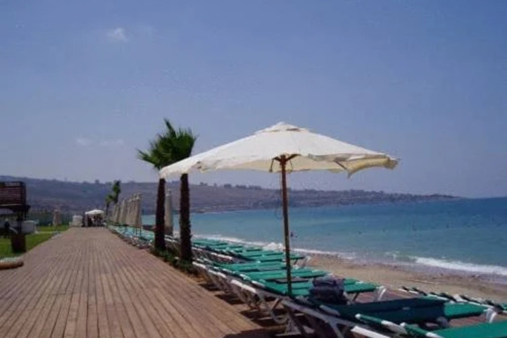 Beach 18 of 29