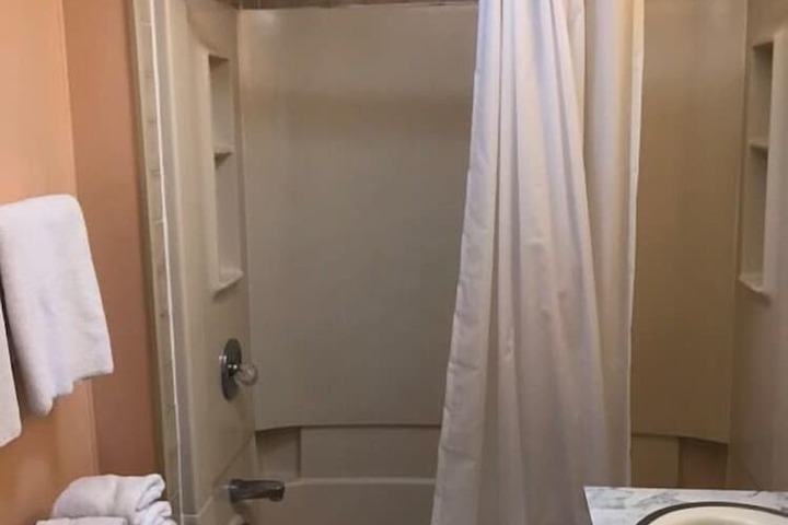 1 Queen Bed (2 of 45)