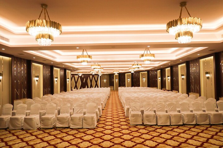 Ballroom/Hall 61 of 74