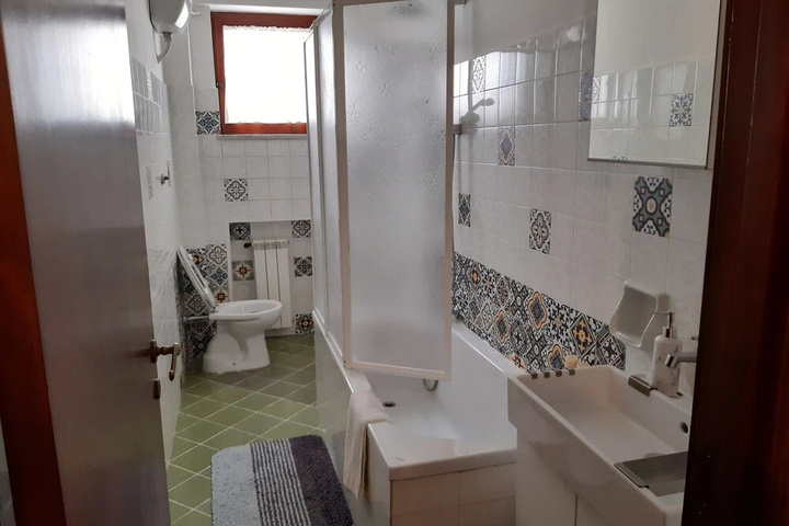 Room 7 of 19
