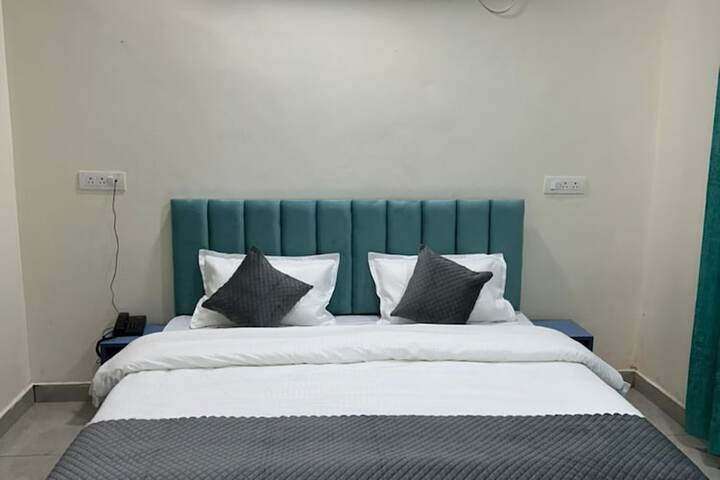 Room 4 of 15