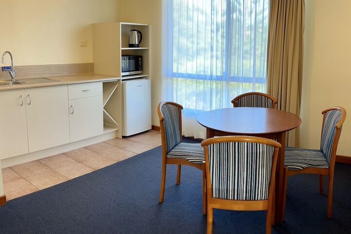 Room 10 of 28