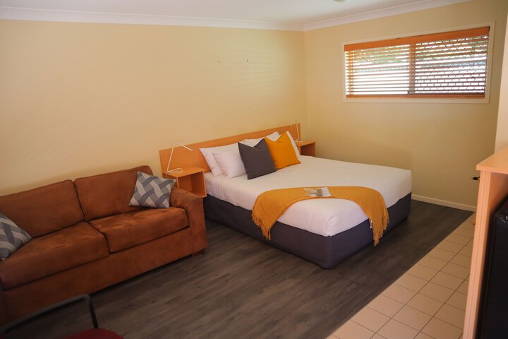 Room 2 of 35