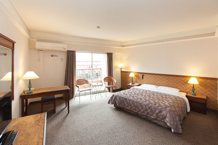 Room 13 of 36