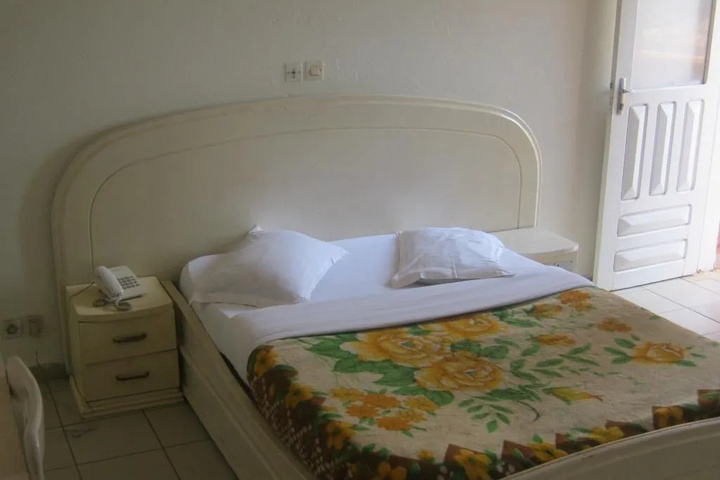 Room 3 of 8