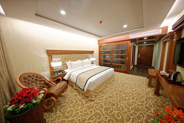 Room 2 of 70