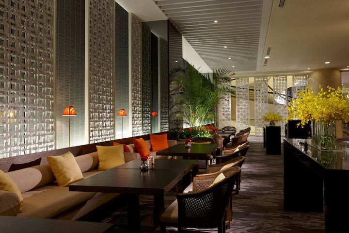 Lounge 93 of 121