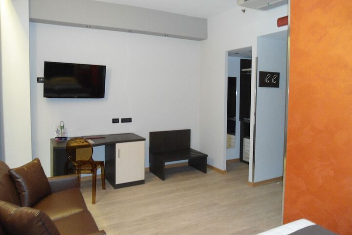Room 43 of 66