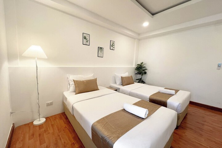 Room 15 of 94