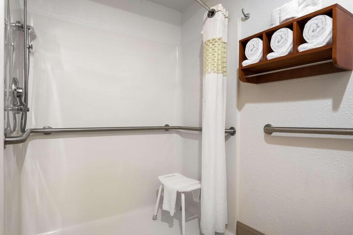1 King Bed (8 of 8)