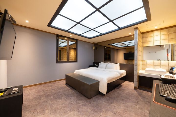 Room 48 of 121