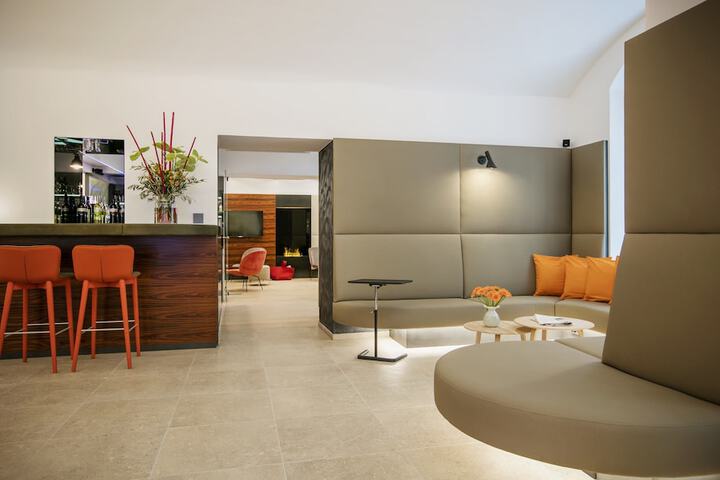 Guest Lobby