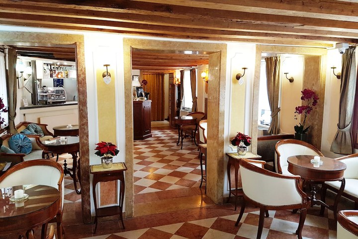 Guest Lobby