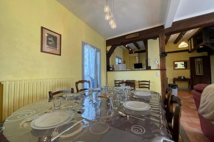 Dining 16 of 17