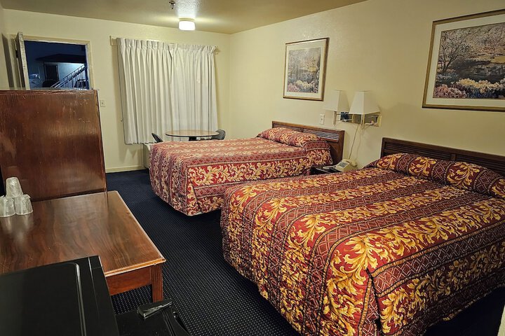 2 Double Beds (1 of 5)