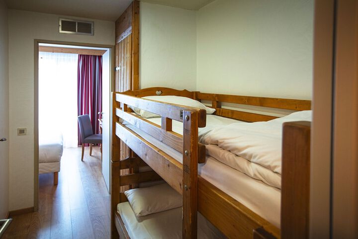 Room 10 of 48