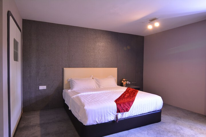Room 16 of 83