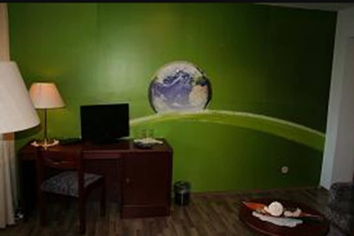 Room 10 of 15