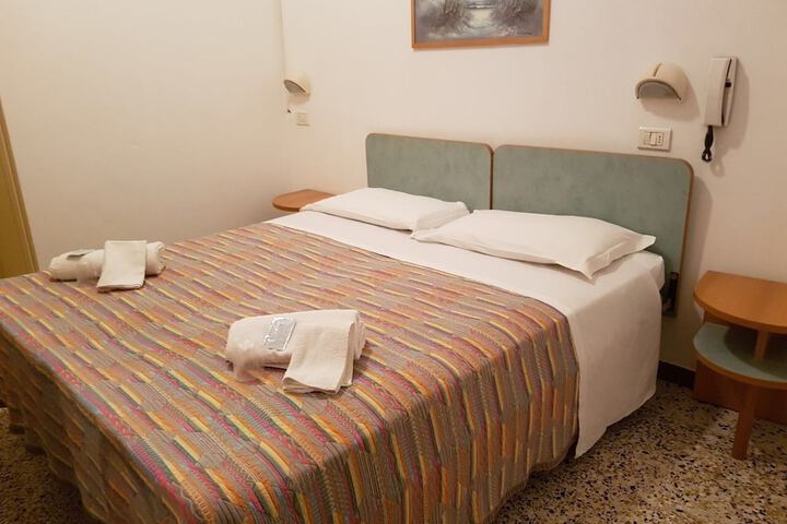 Room 4 of 14