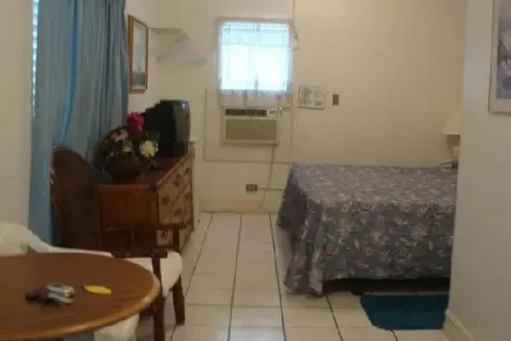 Room 6 of 10