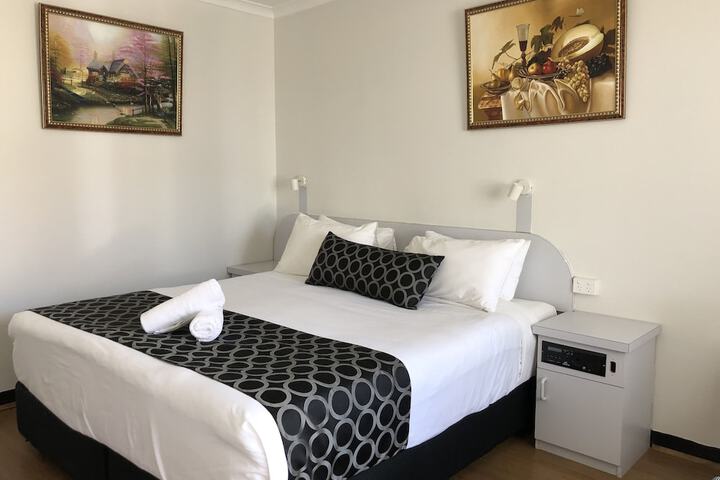 Room 10 of 40