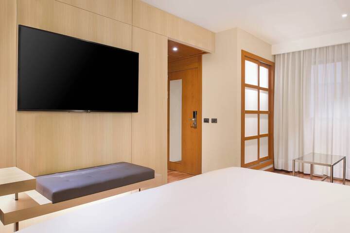 Room 4 of 34