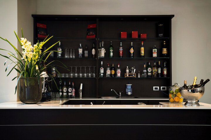 Lobby lounge