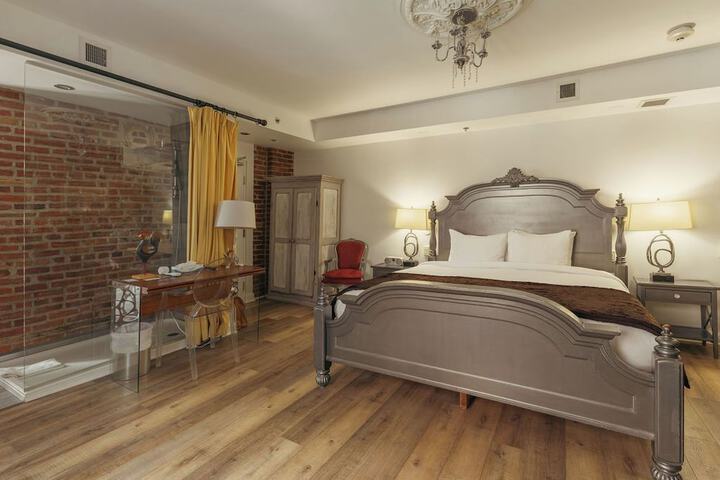 Room 42 of 81