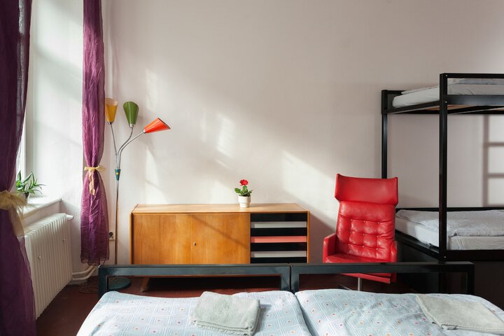 Room 17 of 38