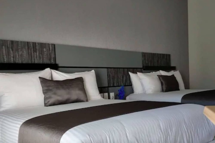 Room 9 of 35
