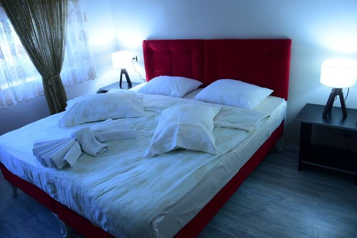 Room 14 of 185