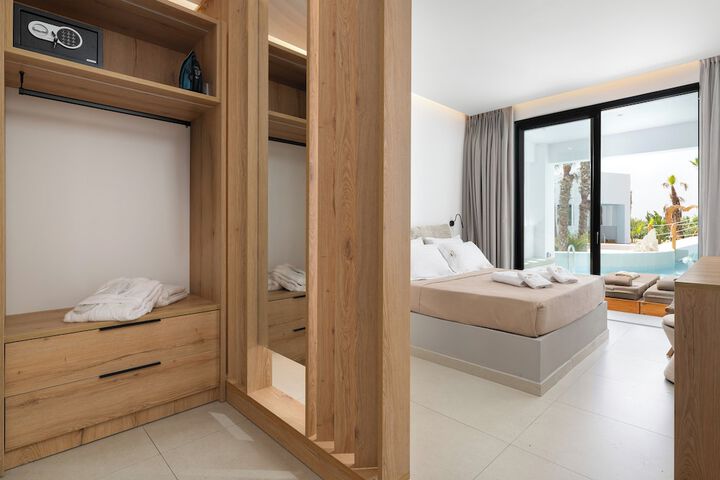 Room 5 of 44