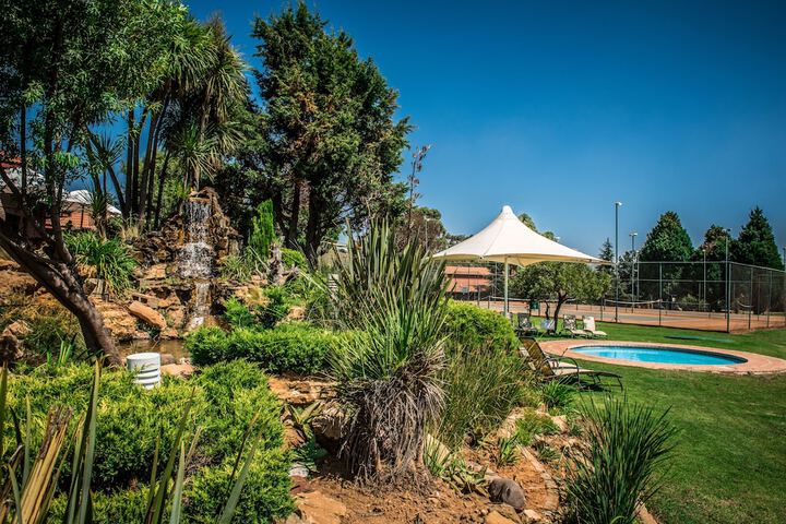 Hotel Exterior 163 of 198