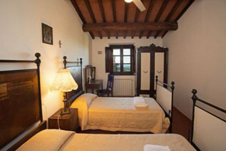 Room 7 of 18
