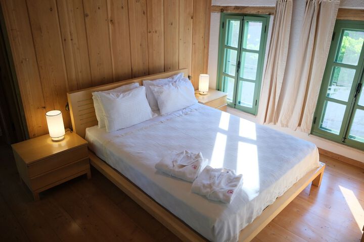 Room 9 of 28