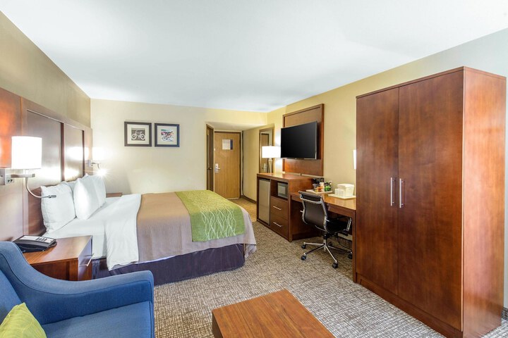 Room 13 of 33